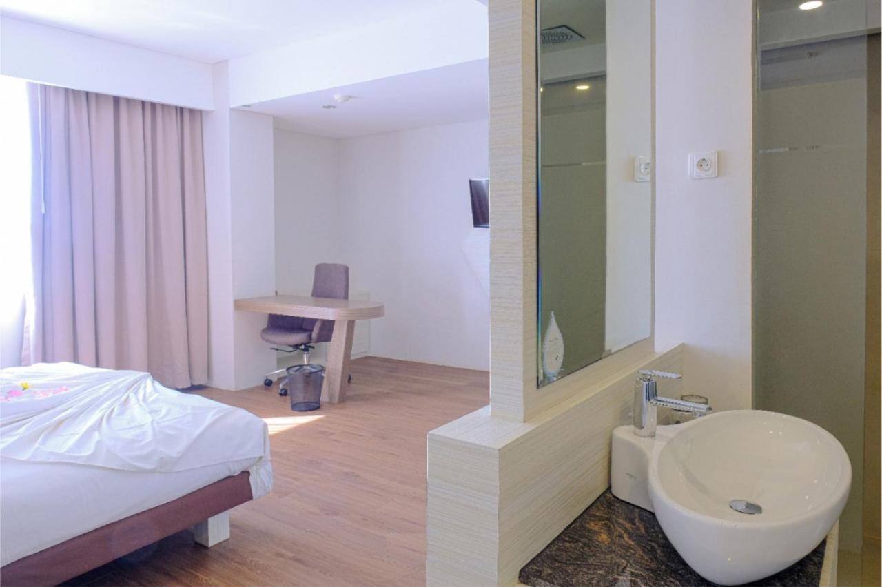 Royal Bay Hotel マカッサル エクステリア 写真
