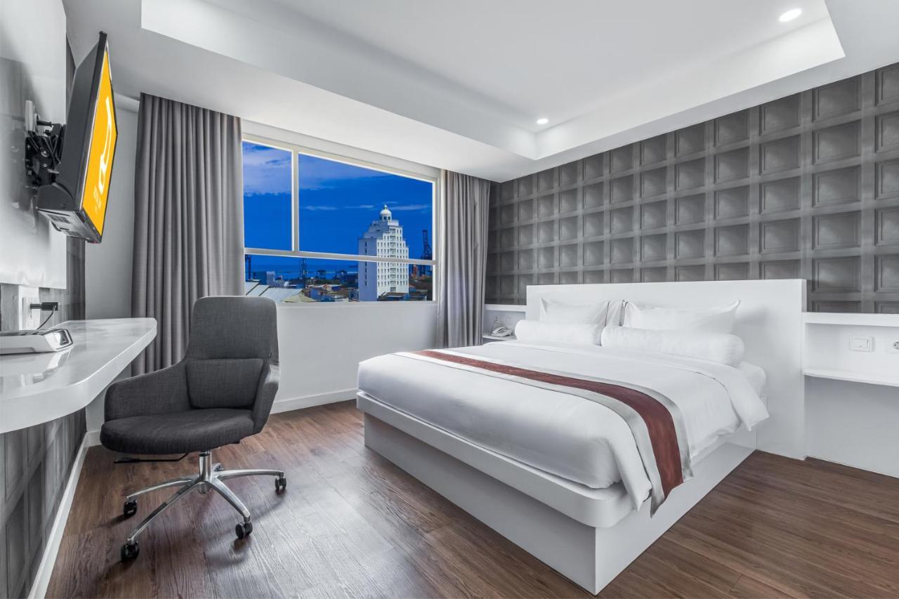 Royal Bay Hotel マカッサル エクステリア 写真