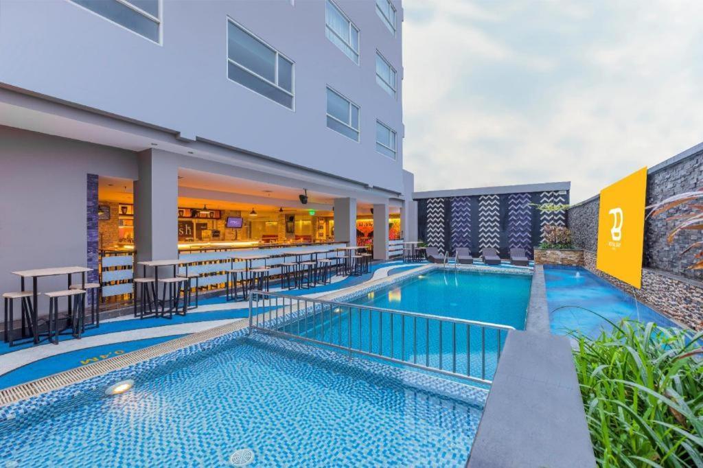 Royal Bay Hotel マカッサル エクステリア 写真