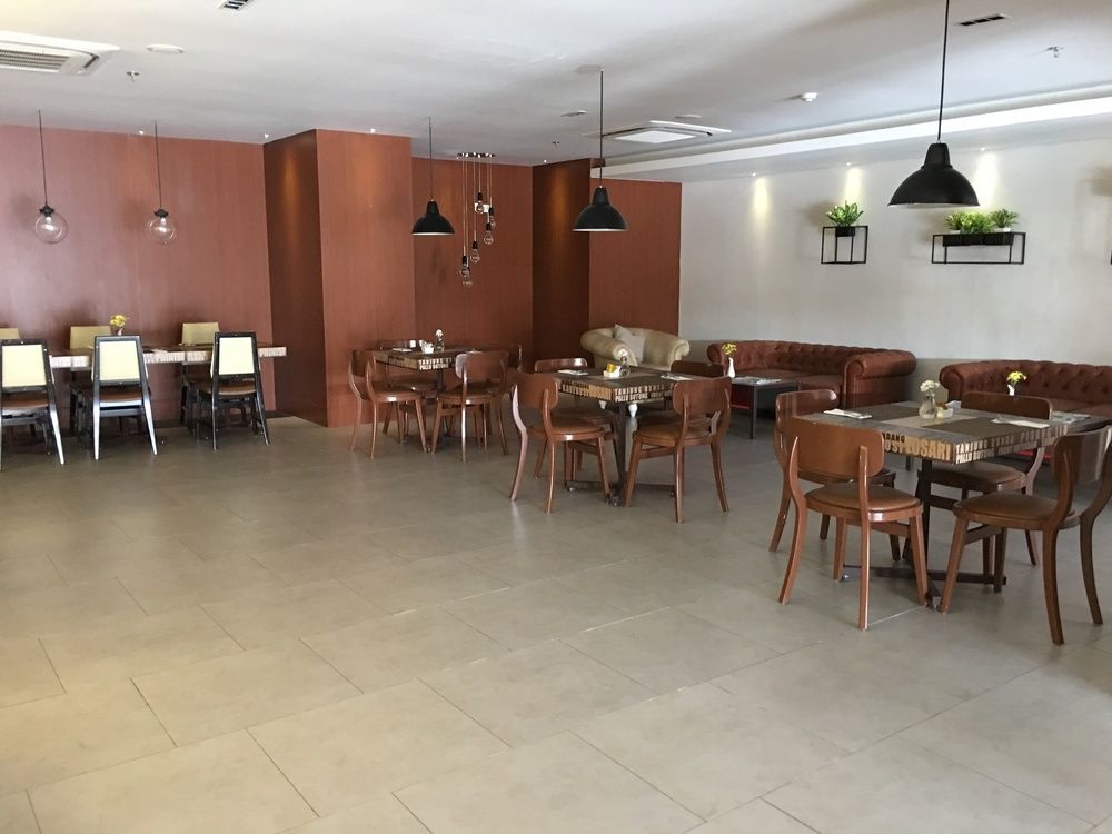 Royal Bay Hotel マカッサル エクステリア 写真