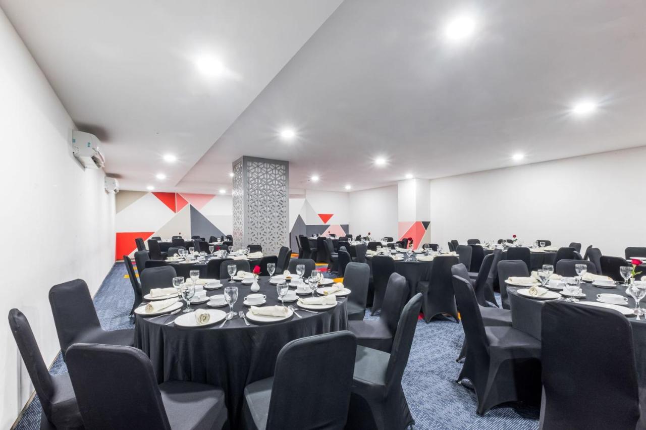 Royal Bay Hotel マカッサル エクステリア 写真