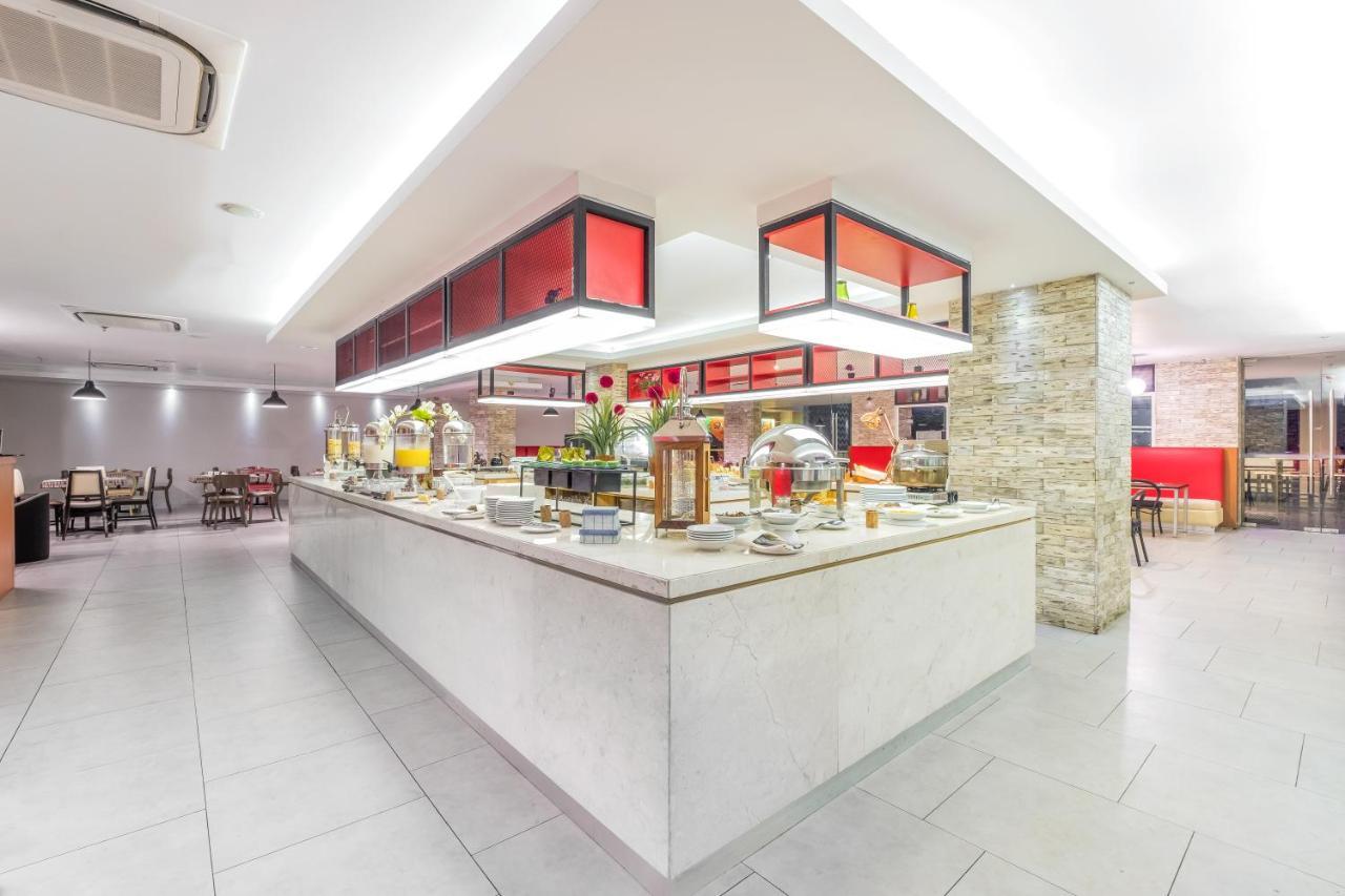 Royal Bay Hotel マカッサル エクステリア 写真