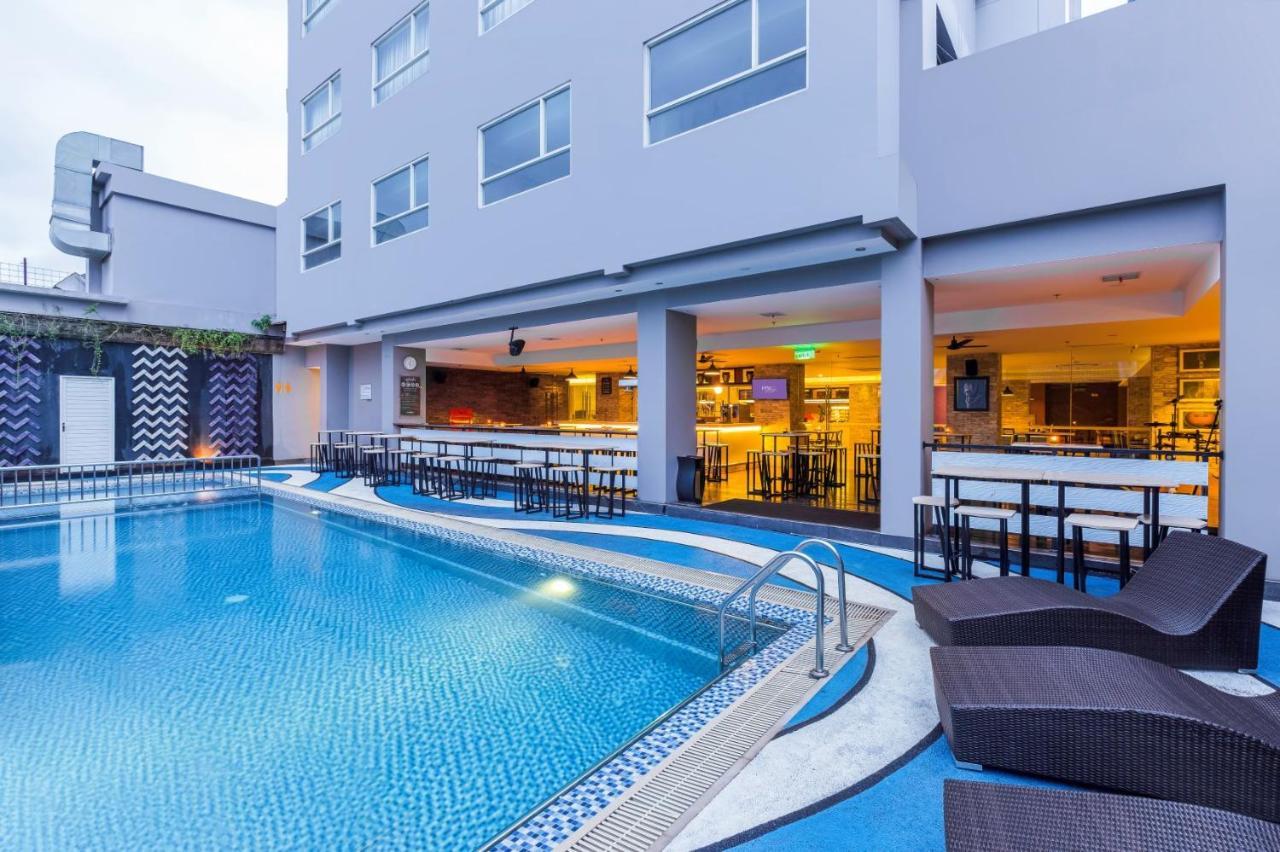 Royal Bay Hotel マカッサル エクステリア 写真
